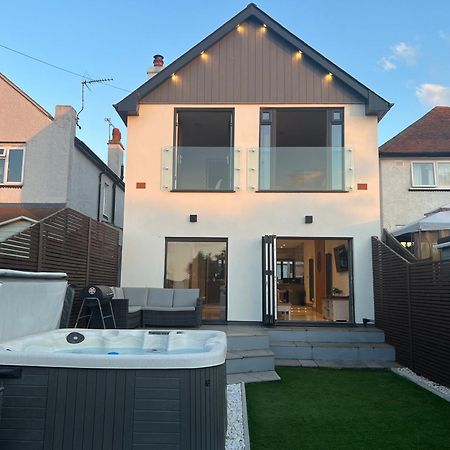 Broadway Beach Home With Hot Tub แฮร์นเบย์ ภายนอก รูปภาพ