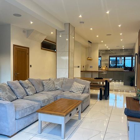 Broadway Beach Home With Hot Tub แฮร์นเบย์ ภายนอก รูปภาพ