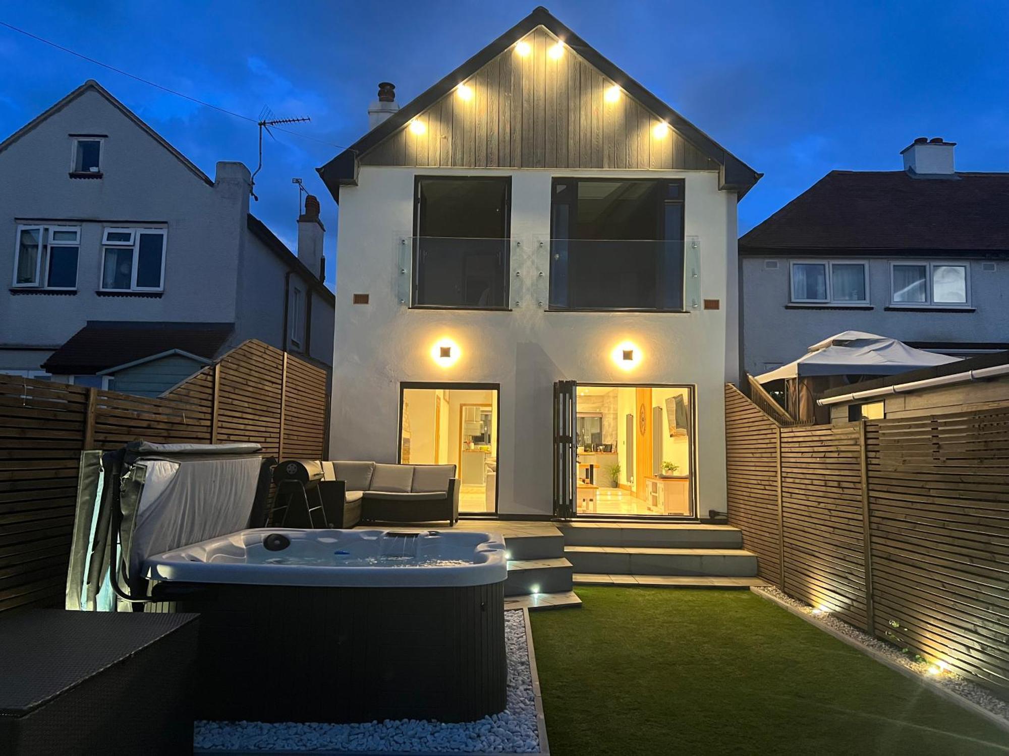 Broadway Beach Home With Hot Tub แฮร์นเบย์ ภายนอก รูปภาพ