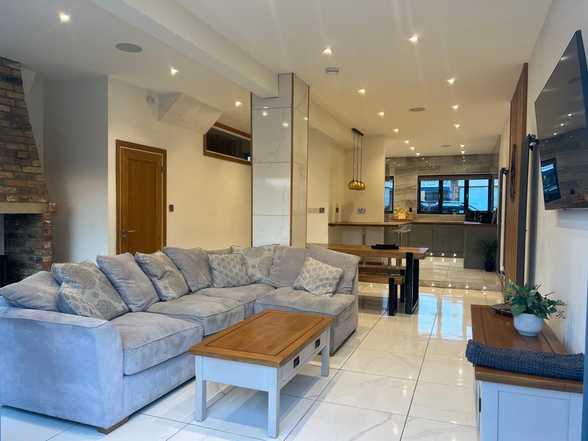 Broadway Beach Home With Hot Tub แฮร์นเบย์ ภายนอก รูปภาพ