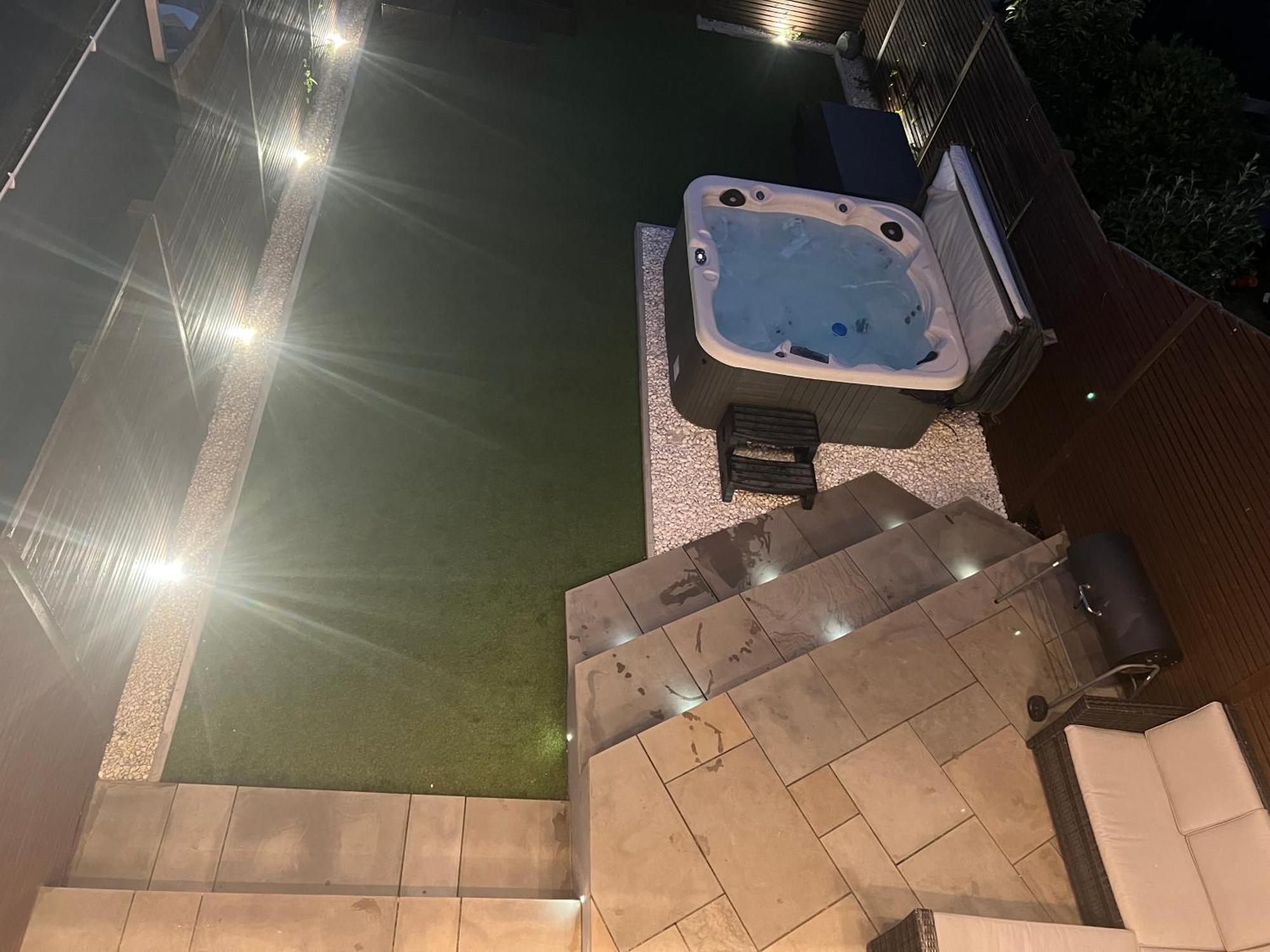 Broadway Beach Home With Hot Tub แฮร์นเบย์ ภายนอก รูปภาพ