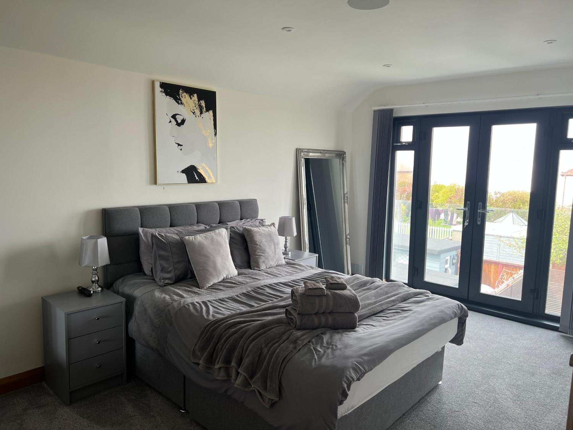 Broadway Beach Home With Hot Tub แฮร์นเบย์ ภายนอก รูปภาพ
