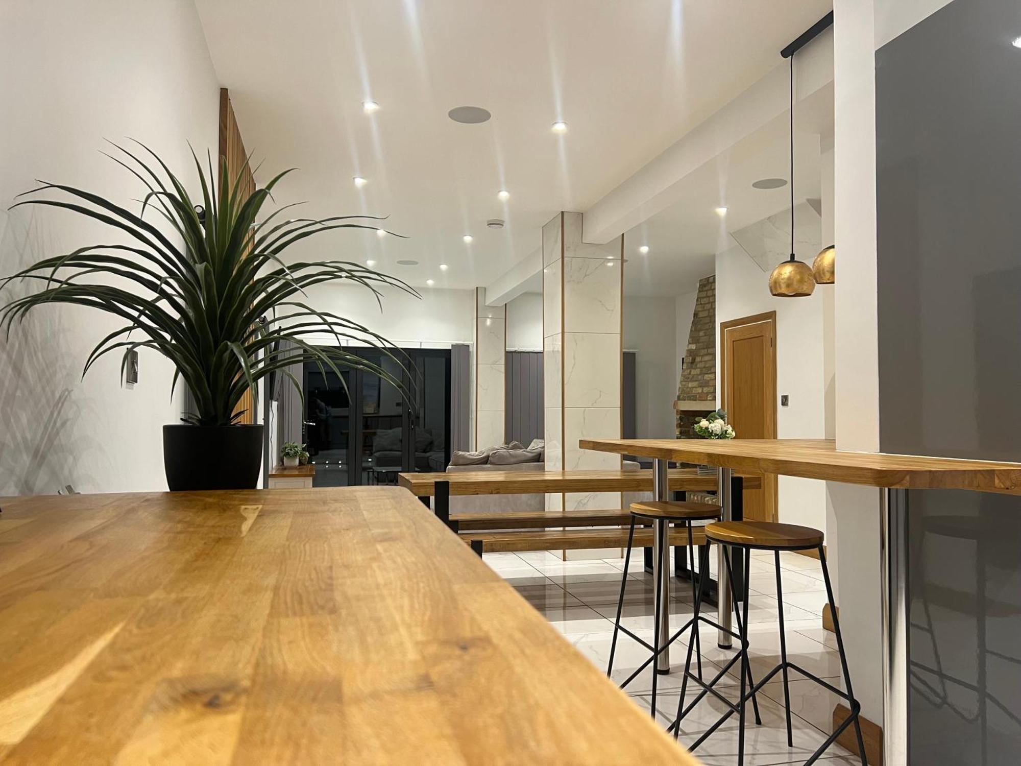 Broadway Beach Home With Hot Tub แฮร์นเบย์ ภายนอก รูปภาพ